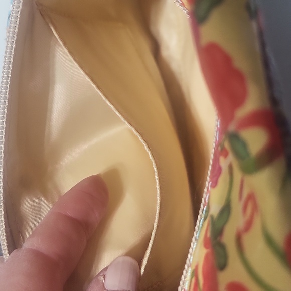 MUNDI Multicolored Floral Handle Bar Clutch - Picture 11 of 12